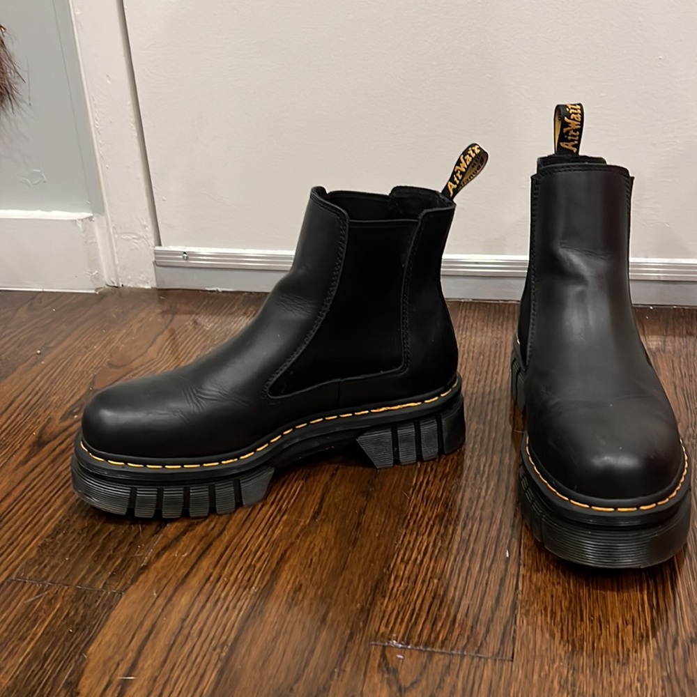 Dr. Martens AUDRICK NAPPA LEATHER PLATFORM CHELSEA BOOTS Womens Size 11